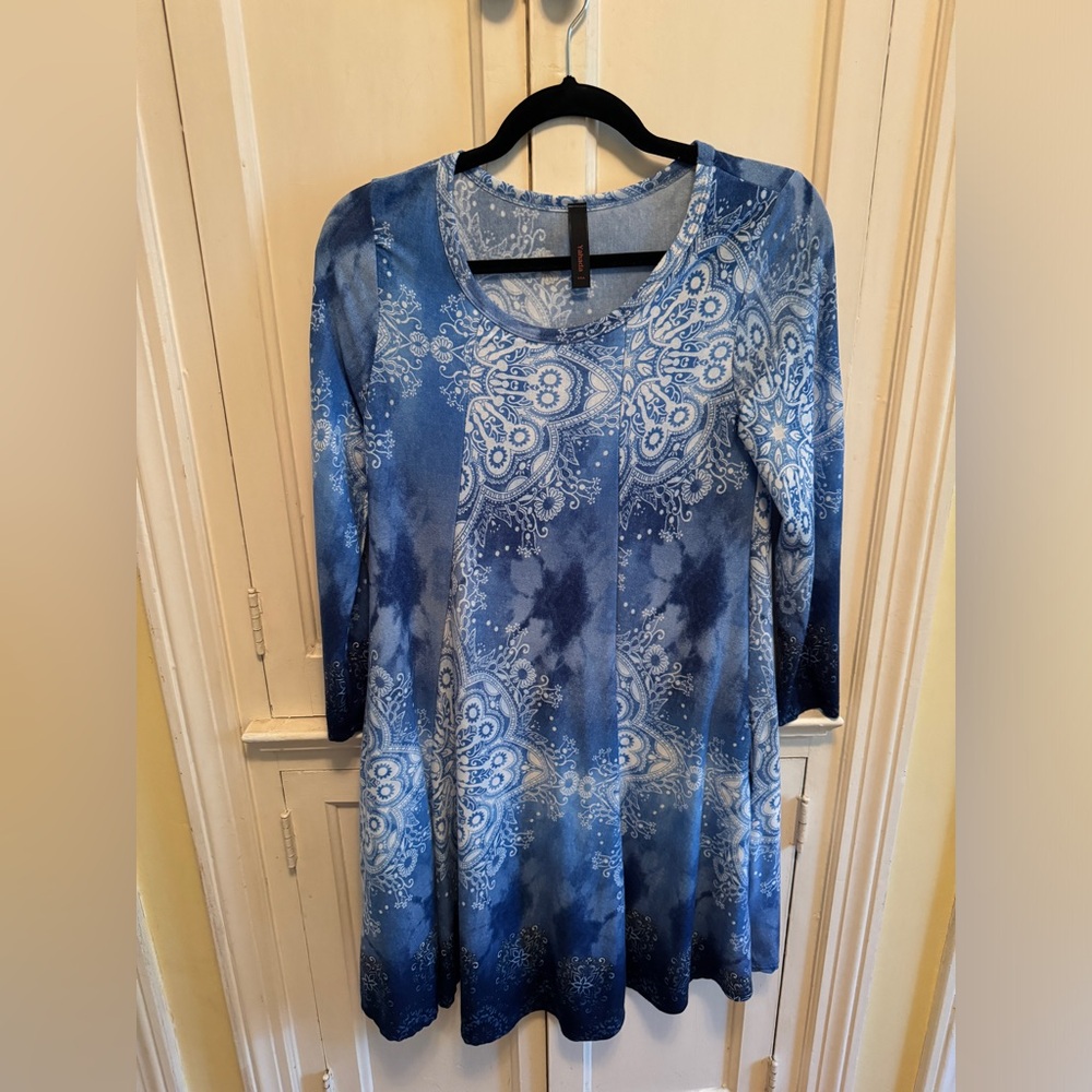 Blue Ombré women’s dress with pockets - swing shape sz M NWOT